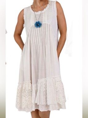 Sleeveless White Lace Hem Pleated Summer Dress